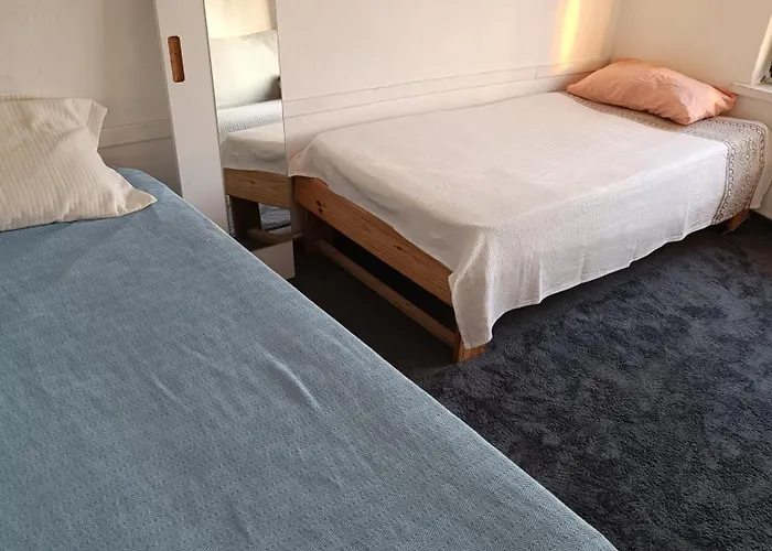 Tam Deniz Manzarali Sehir Merkezinde