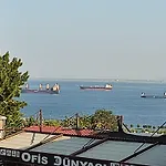 Tam Deniz Manzarali Sehir Merkezinde Appartamento Smirne
