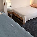 Tam Deniz Manzarali Sehir Merkezinde
