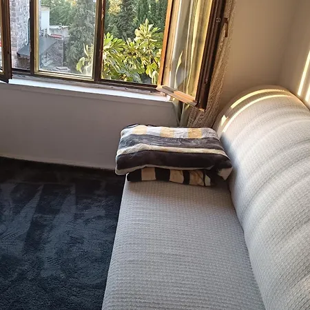 Tam Deniz Manzarali Sehir Merkezinde