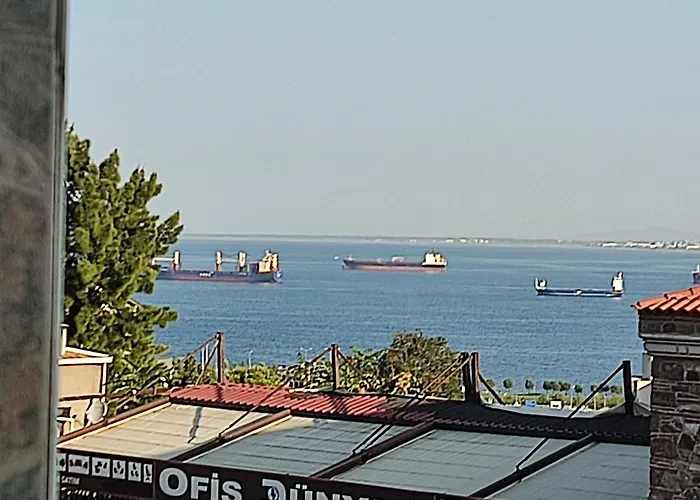 Tam Deniz Manzarali Sehir Merkezinde アパート イズミル