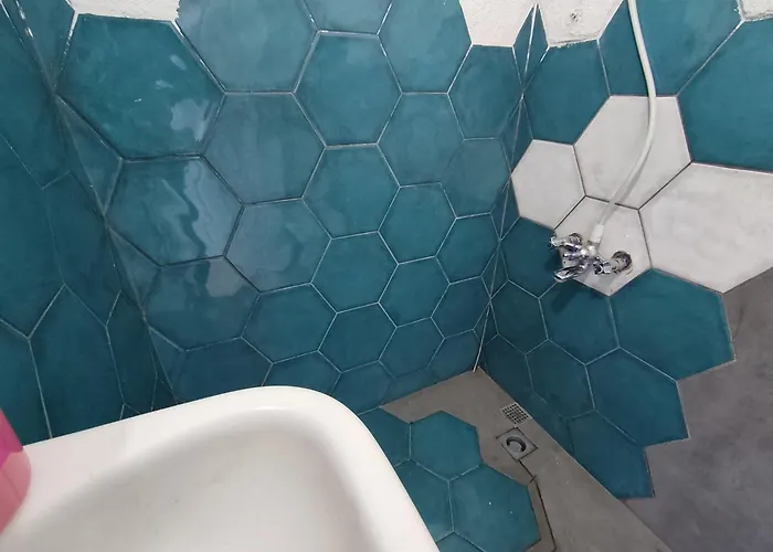 Tam Deniz Manzarali Sehir Merkezinde