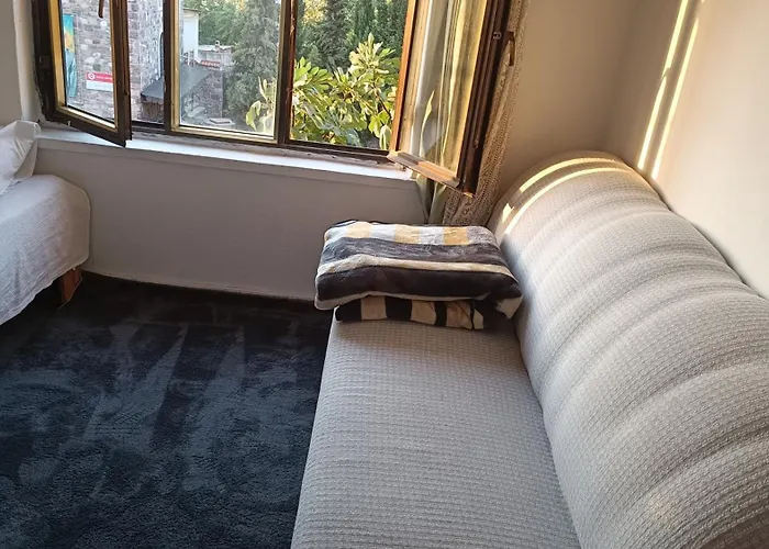 Tam Deniz Manzarali Sehir Merkezinde